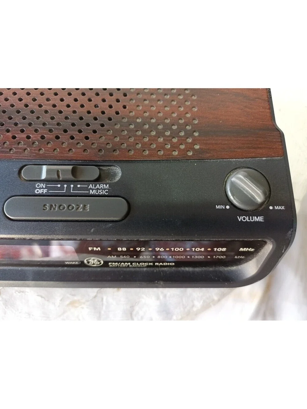 GE 7-4613 Vintage Digital Alarm Clock Radio AM/FM LED Wood Grain Retro Tested